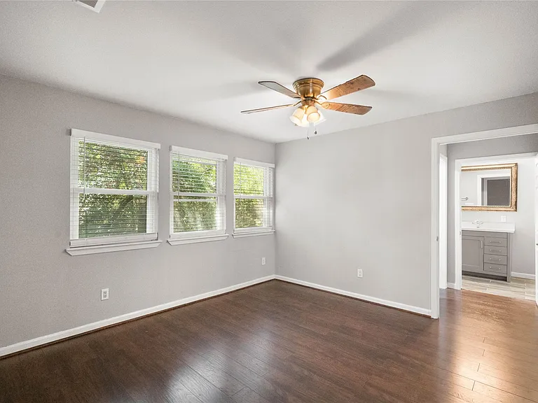 54 Sawmill Grove Ln — Photo 12