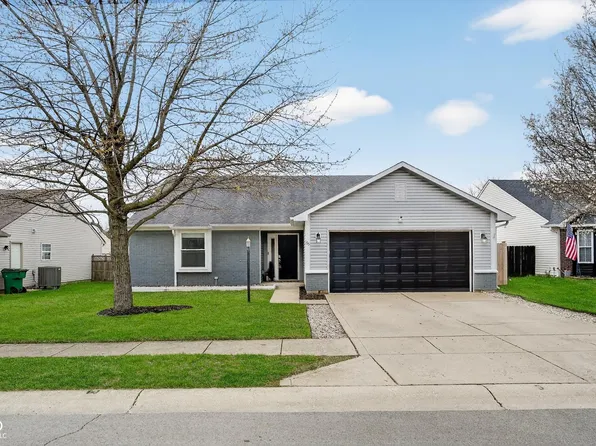 165 E Flat Rock Dr, Westfield, IN 46074