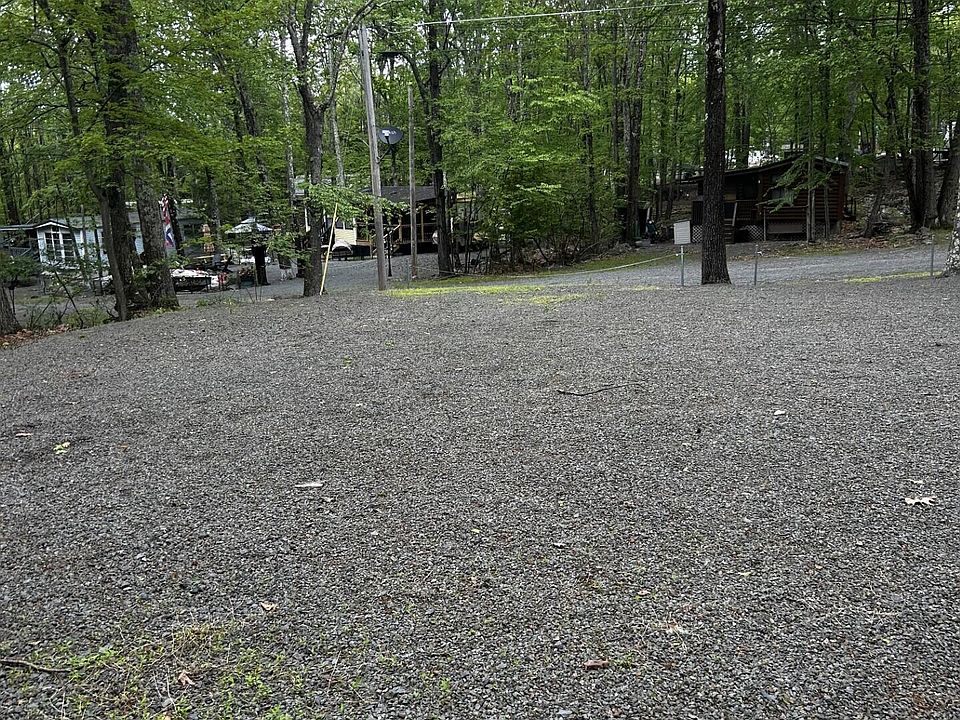 2nd image of 110 Pheasant Ln