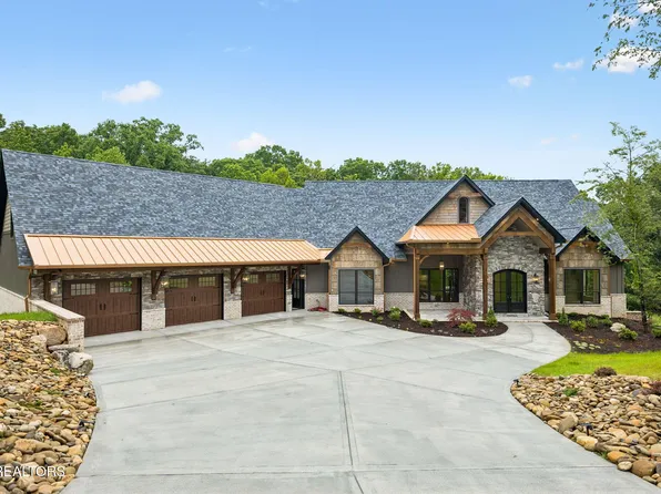 645 Douglas Ridge Dr, Dandridge, TN 37725
