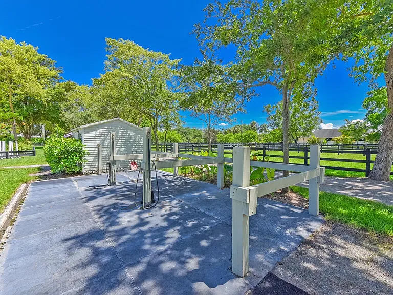 2040 Appaloosa Trl — Photo 17