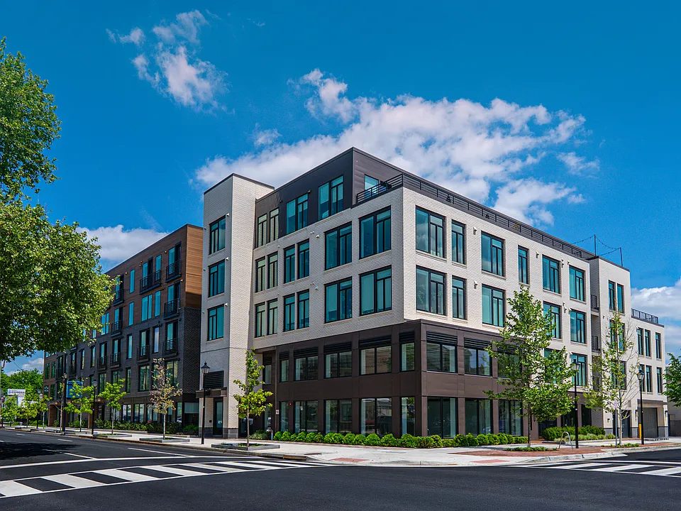 701 N Henry St #400
