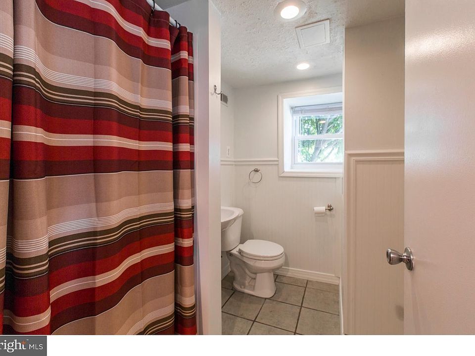 2nd image of 559 Parker Ave
