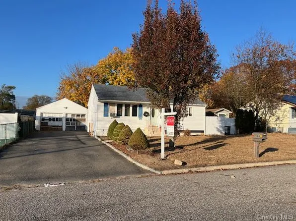 33 Cypress Street, Central Islip, NY 11722