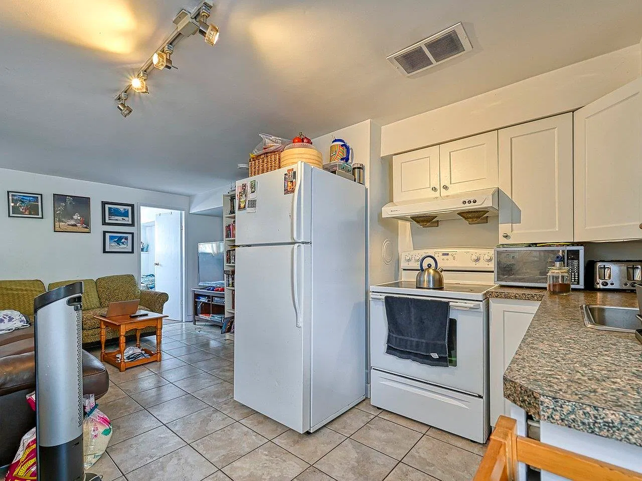 (Id#416) Hastings-Sunrise 2br Bsmt — Photo 4