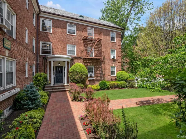 19 Schenck Avenue #1G, Great Neck, NY 11021
