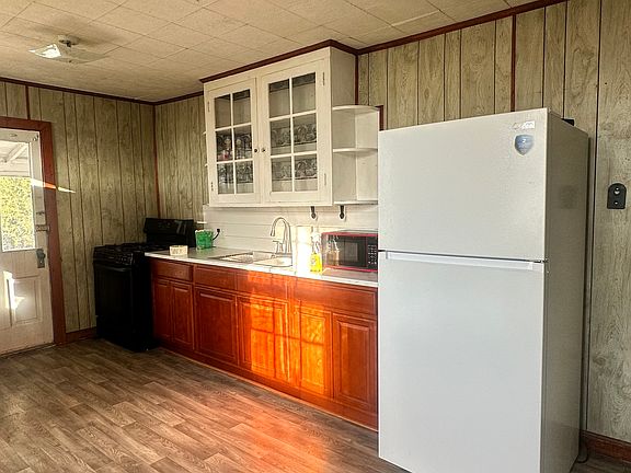 2nd image of 31 E Main St #1