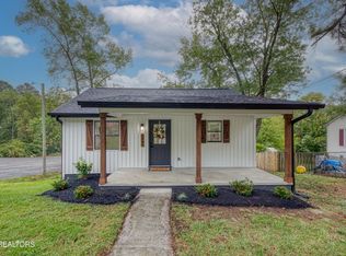 2904 Greenway Dr, Knoxville, TN 37918