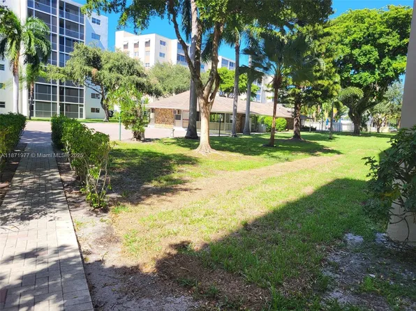 900 NE 12th Ave APT 705, Hallandale, FL 33009