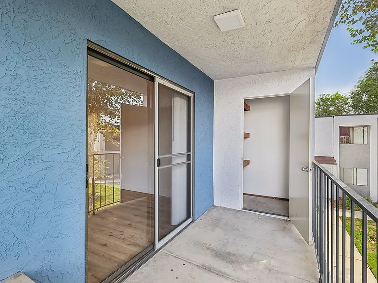 Valle at 9151 Kenwood — Photo 16