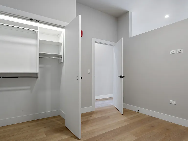 2505 W Farragut Ave #407 — Photo 13