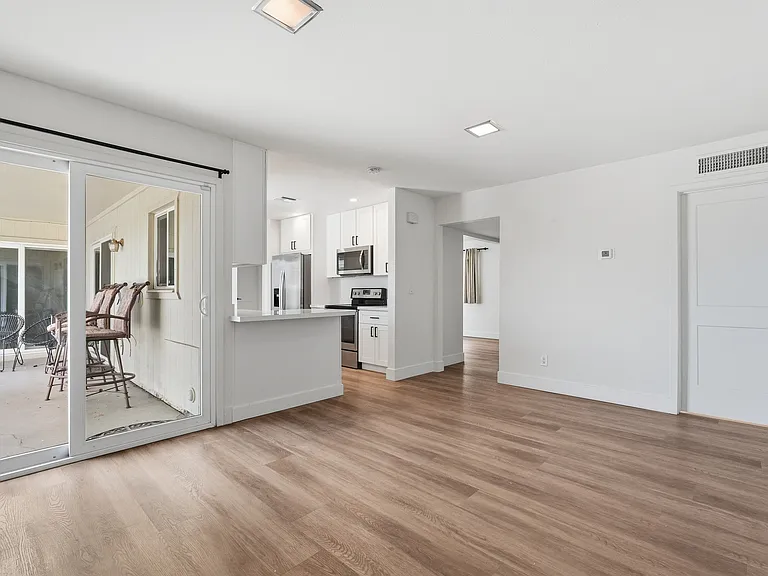 1034 E Hermosa Dr — Photo 13