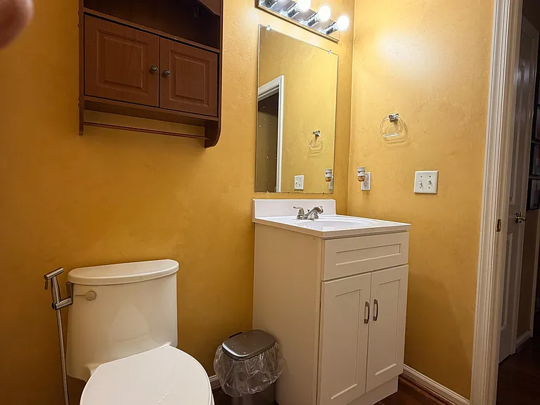 11 Karen Dr — Photo 8