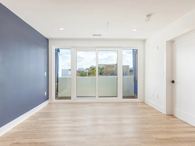629 W Girard Ave — Photo 21