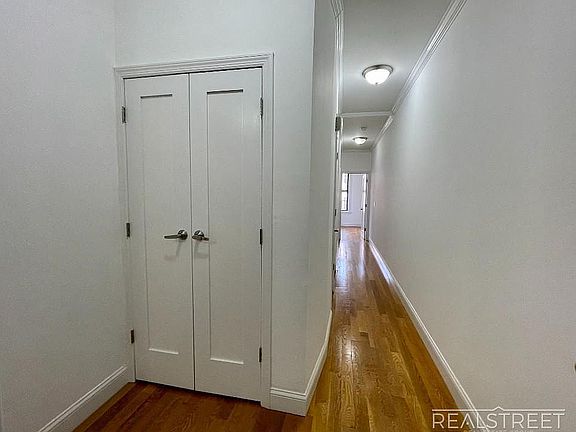 3rd image of 471 Chauncey St APT 2L