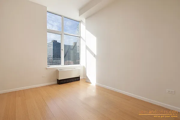 Sold by aptsandlofts.com | media 31