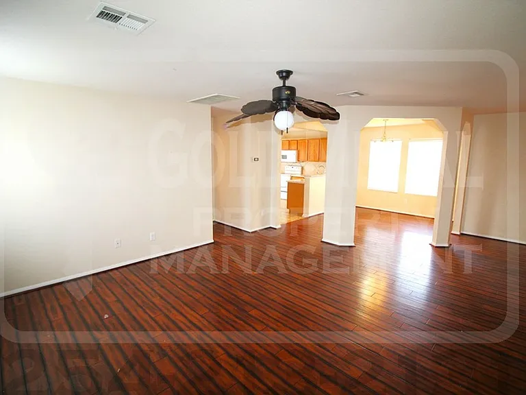 505 Perseus Dr — Photo 5