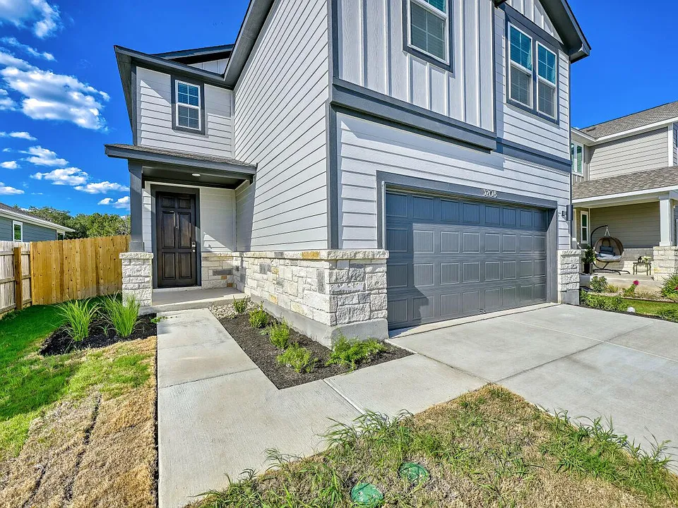 3208 Canyon River Ln