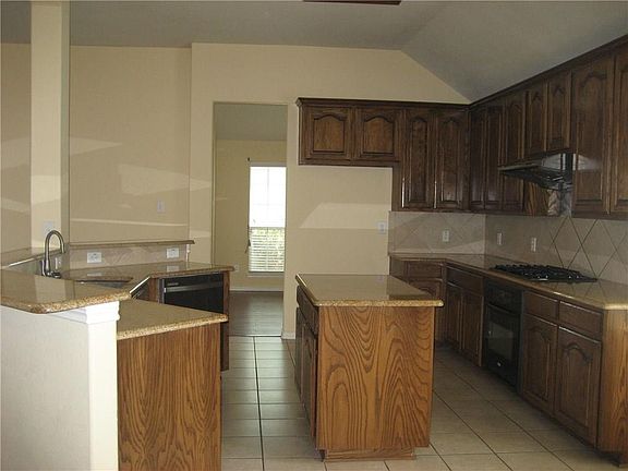 3rd image of 11203 Bakersfield Dr