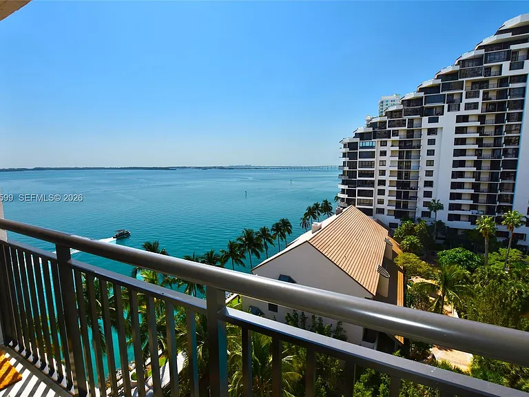 540 Brickell Key Dr #1025 — Photo 2