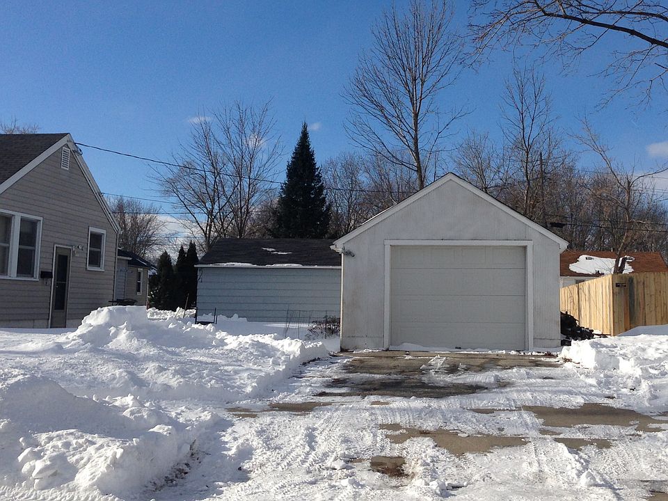 2nd image of 1627 N Helen St