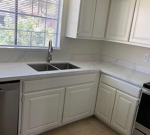 4th image of 15402 N 28th St Unit 207