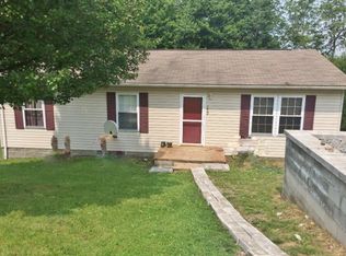 258 Morris Rd, Mount Hope, WV 25880