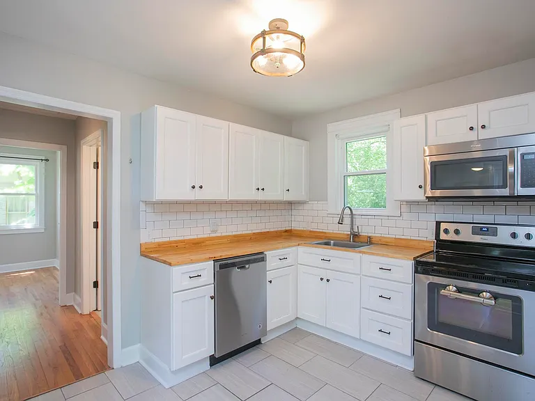 222 Emmitt Ave — Photo 5
