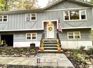 15 Crescent Dr N, Andover, NJ 07821