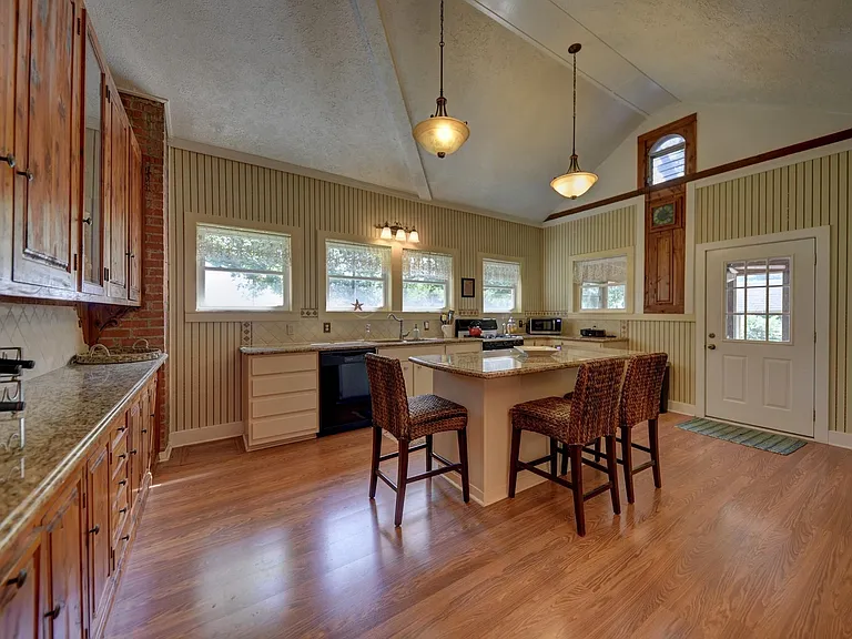 3348 W Ueckert Rd — Photo 16