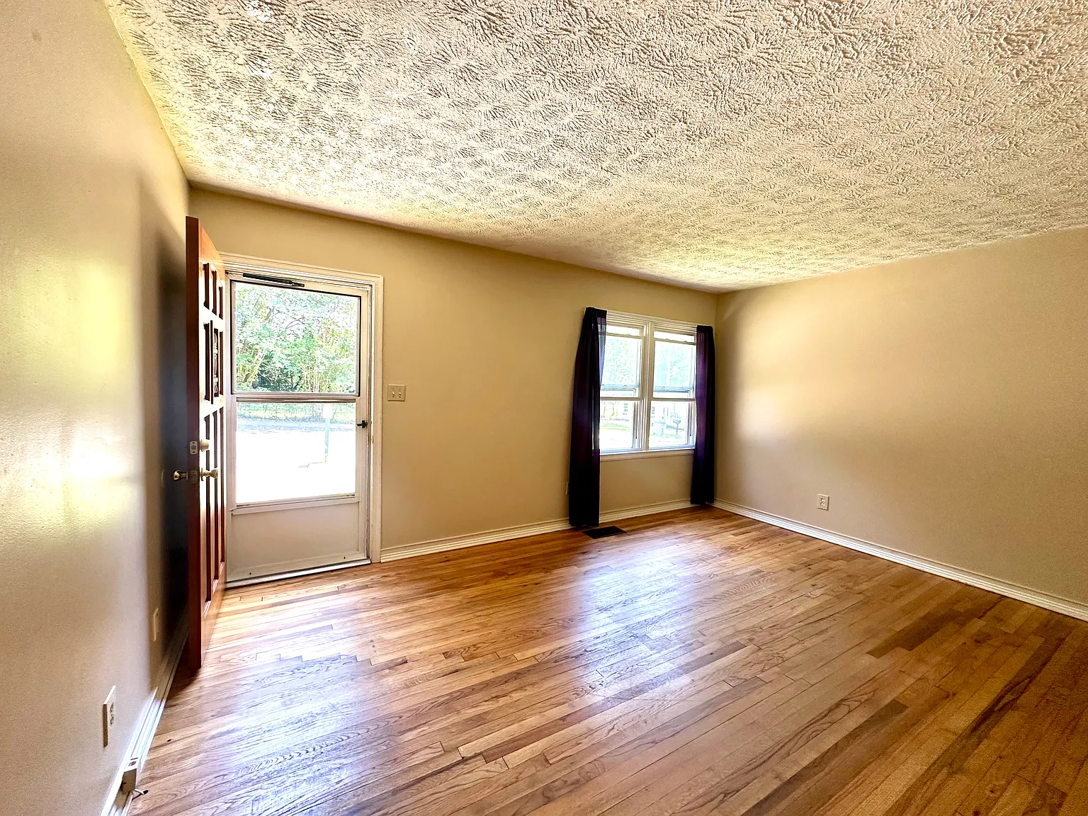 2 bed, 850 sqft, $1,300 — Photo 3