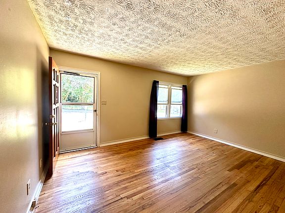3rd image of 3269 Russell St