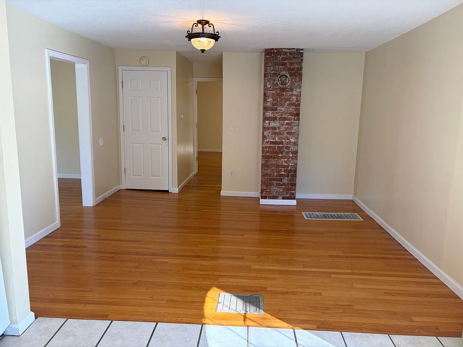 2 bed, 1200 sqft, $1,200 — Photo 4
