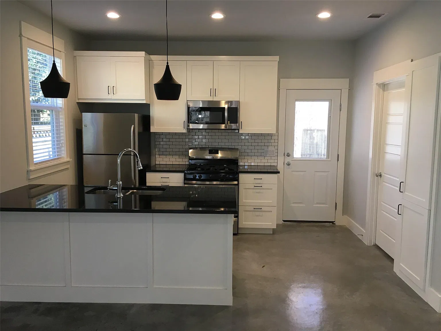 3 bed, 2.5 bath, 1440 sqft, $3,495 — Photo 4