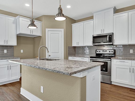 4th image of 300 Woodgrove Dr #B