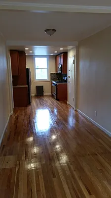 Rented by MCR Realty | media 32