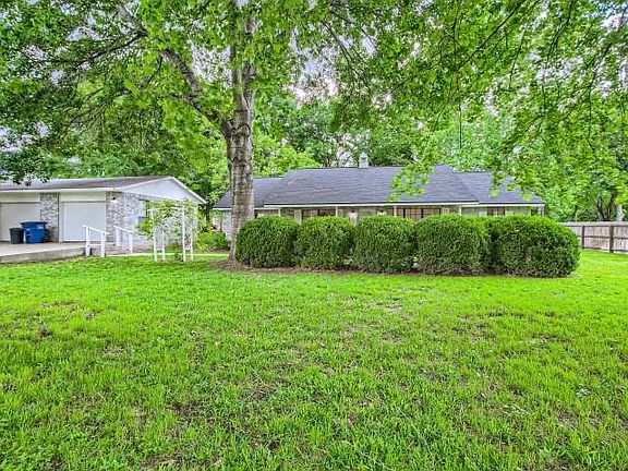 5th image of 416 Woodlake Dr