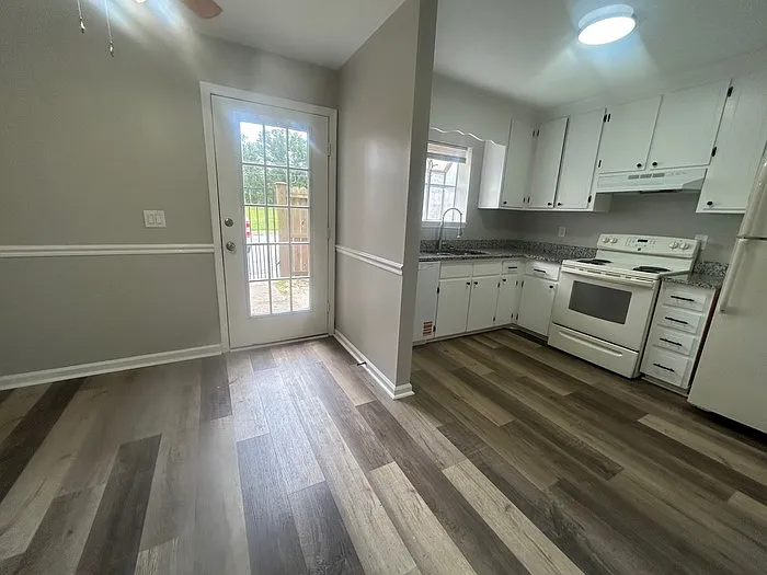 940 Glenn St #702 — Photo 5