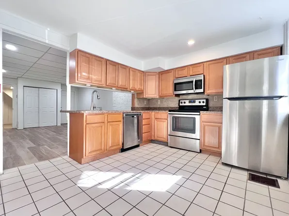 Spacious Studio with Private Entrance Rittenhouse Square, 2122 Walnut St, Philadelphia, PA 19103