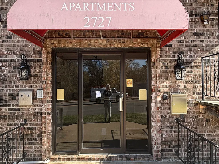 2727 S Sterling Ave #G — Photo 1