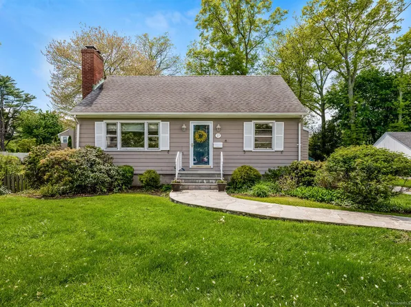 27 Brookdale Road, Fairfield, CT 06824