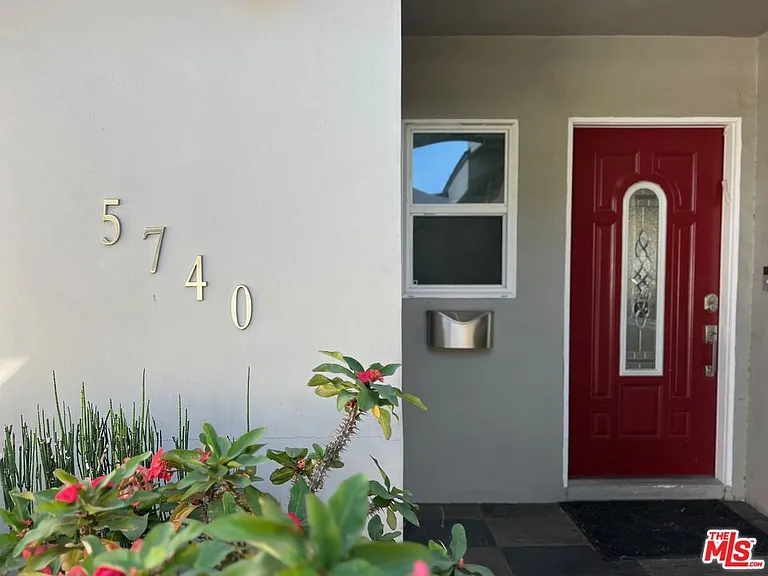 5740 Vantage Ave — Photo 9