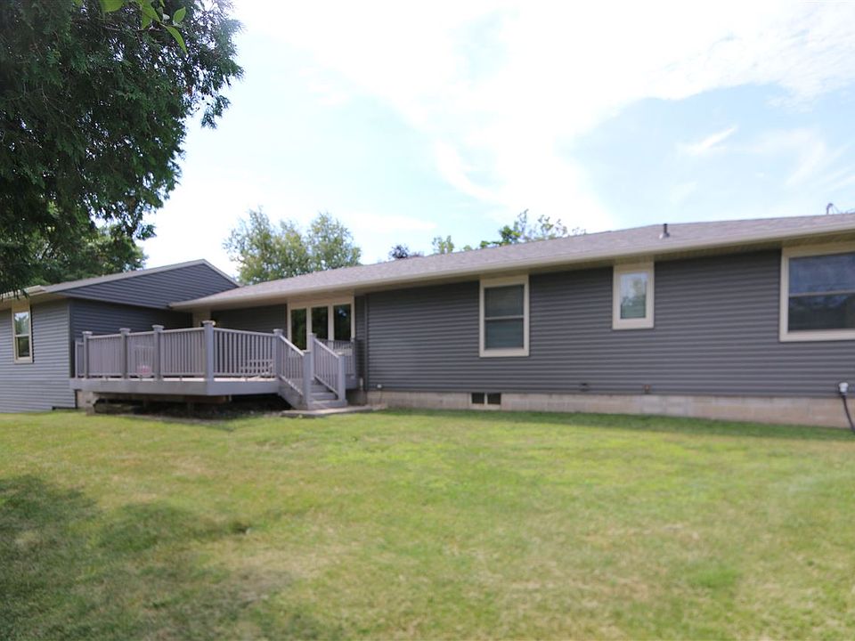 2nd image of 1115 1st St SE