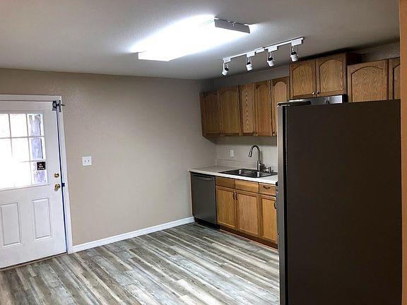 3rd image of 813 W Orange St