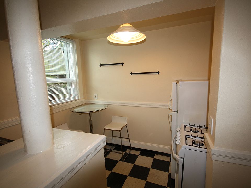 1st image of 910 SE 37th Ave #1B