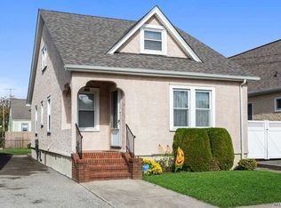 1004 Russell St, Franklin Square, NY 11010