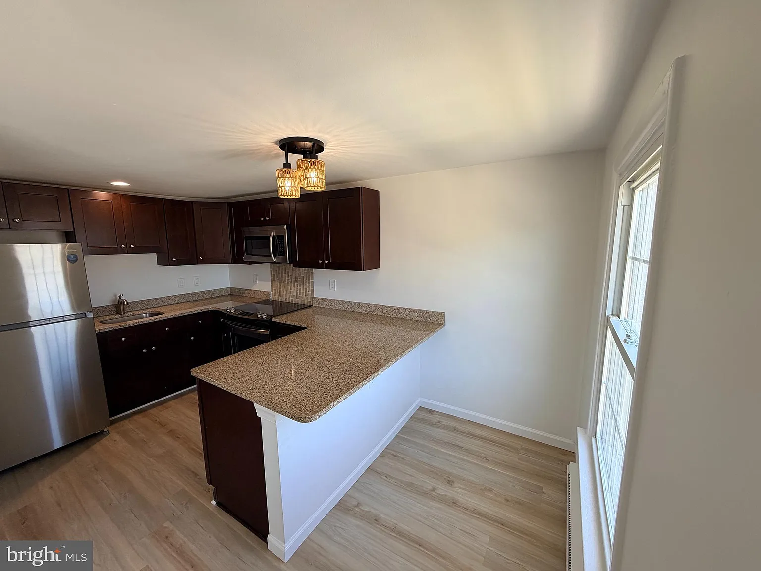 2 bed, 700 sqft, $2,300 — Photo 2
