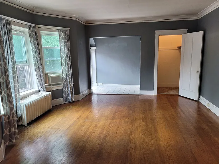 Cass Street Apartments — Photo 22
