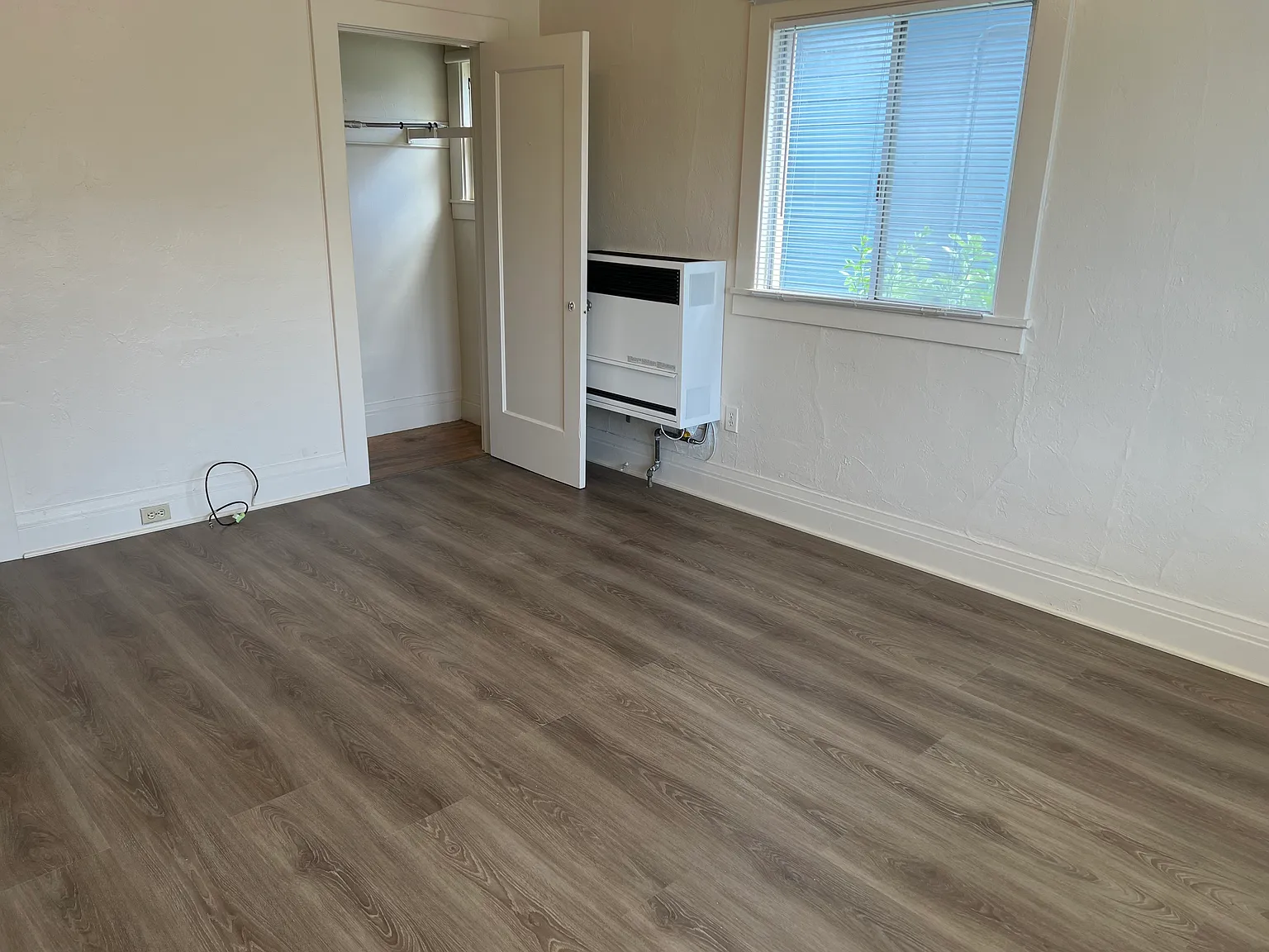1 bed, 950 sqft, $2,200 — Photo 2