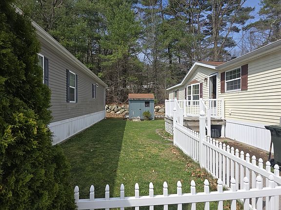 3rd image of 14 Medallion Rd